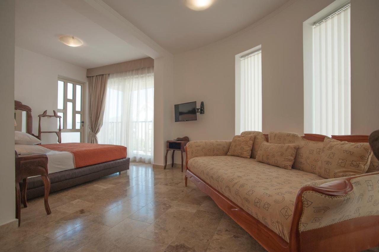 Guest House Przno Bay Sveti Stefan Eksteriør billede